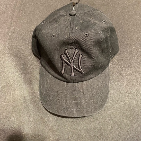 Classic New York Yankees Black Embroidered Baseball Cap - Picture 1 of 4